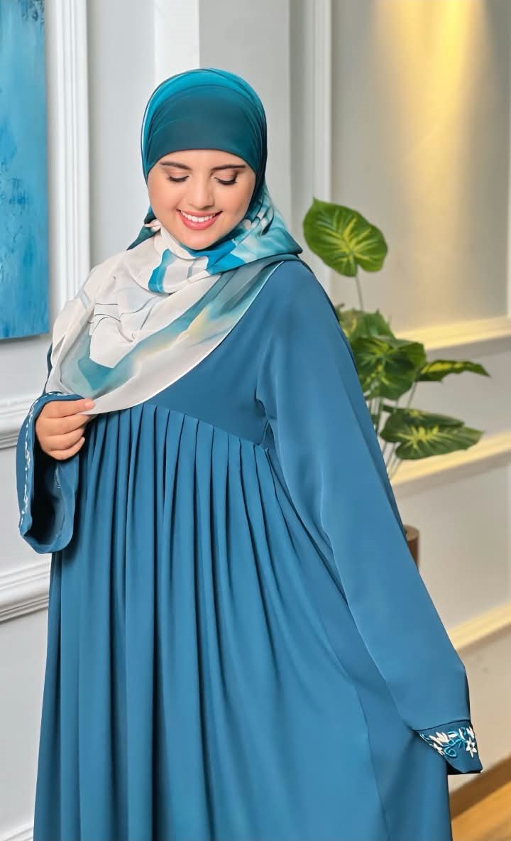 Abaya Plissée Brodée — Bleu Canard